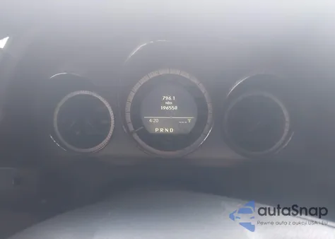 2010 Mercedes-Benz C 300 Luxury/Sport z USA, uszkodzony, nr VIN WDDGF5EB3AR088873